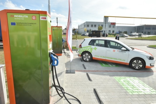 auto rychlonabíjecí stanice pro elektromobily ČEZ ABB