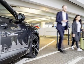 Volkswagen, Audi a Porsche testují autonomní parkování na Letišti Hamburk. Funkce má být k dispozici v prvních koncernových vozidlech od nadcházejícího desetiletí.