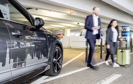 Volkswagen, Audi a Porsche testují autonomní parkování na Letišti Hamburk. Funkce má být k dispozici v prvních koncernových vozidlech od nadcházejícího desetiletí.
