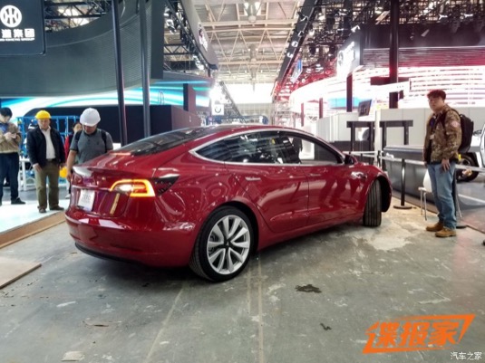 Elektromobil Tesla Model 3 má rezervováno také mnoho zákazníků z Číny. Auto ale přijde na tamní trh až příští rok.