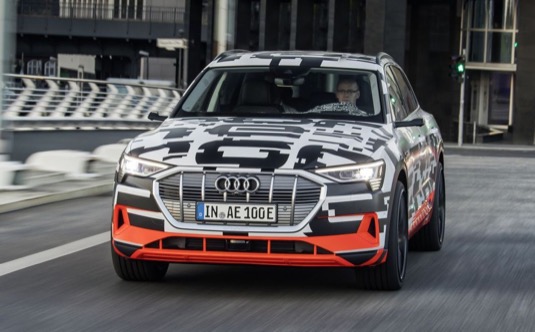 Dojezd přes 400 km (WLTP), rychonabíjení až 150 kW. To bude nový elektromobil Audi e-tron.