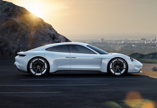 auto elektromobil Porsche Mission E