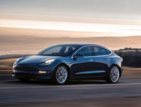 auto Tesla Model 3 elektromobil nejprodávanější v USA