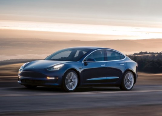 auto Tesla Model 3 elektromobil nejprodávanější v USA