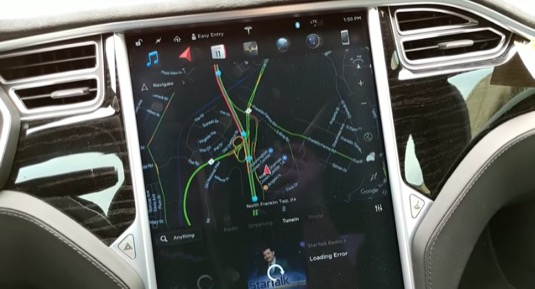 auto elektromobily Tesla Model S internetový prohlížeč