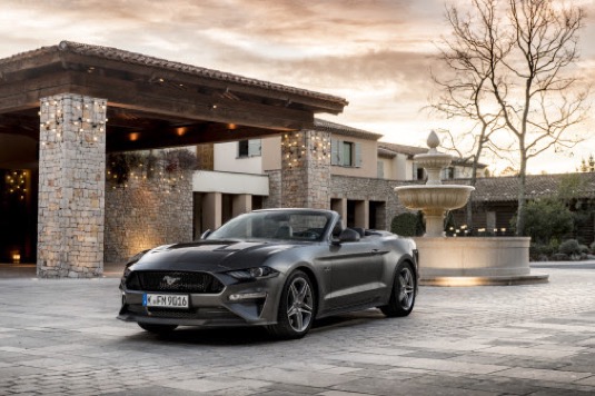 Od zahájení prodeje na exportních trzích v roce 2015 do prosince 2017 prodal Ford po celém světě již 418 000 Mustangů. Nejoblíbenější konfigurací je Mustang GT s motorem 5.0 V8.