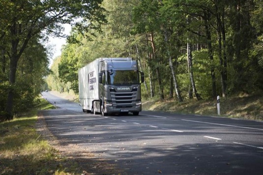 Scania je předním světovým poskytovatelem řešení v oblasti dopravy. V roce 2016 zákazníkům dodala 73 100 nákladních automobilů, 8 300 autobusů a také 7 800 průmyslových a lodních motorů.