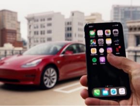 auto elektromobily Tesla Model 3 mobilní aplikace