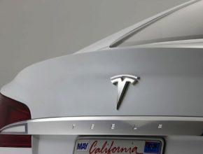 auto elektromobily Tesla logo znak