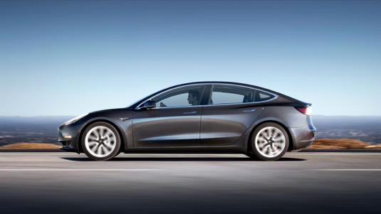 auto elektromobil Tesla Model 3