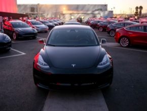 auto elektromobil Tesla Model 3 AWD Performance verze