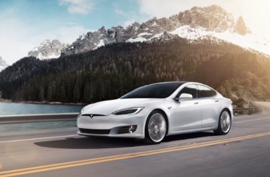 auto elektromobil Tesla Model 3