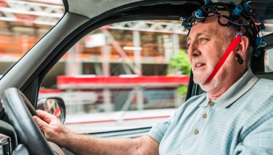 auto elektromobily plug-in hybrid taxi řidič stres snížení
