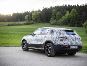 auto elektromobil Mercedes-Benz EQC, první plně elektrické SUV značky Mercedes.