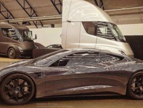 elektromobily elektrický tahač kamion Tesla Semi a nový sporťák Tesla Roadster.