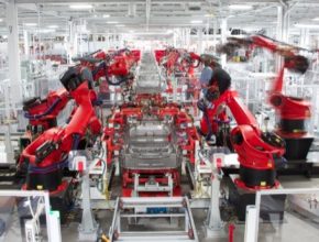 auto výroba elektromobilů Tesla Model S, X, 3 v továrně ve Fremontu