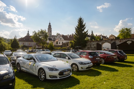 Zázemí Czech New Energies Rallye v českokrumlovské Pivovarské zahradě