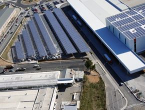 53 000 fotovoltaických panelů s celkovou plochou 40 fotbalových hřišť snižuje emise CO2 o téměř 4000 tun ročně