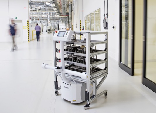 Jeden řízený průjezd celé trati stačí k tomu, aby se robot seznámil s trasou a jejím okolím.