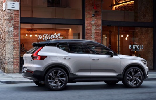 auto Volvo XC40