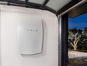 Domácí bateriové úložiště energie Tesla Powewall