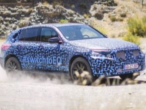 auto elektromobil Mercedes-Benz EQC testy v poušti