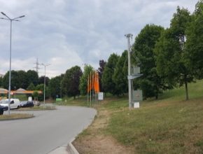 Obchodní řetězec Globus už dříve řekl, že elektromobilitu chce budováním nabíječek u svých prodejen podpořit.