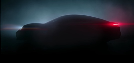 Koncept Porsche Mission E už stuttgartská automobilka mnohokrát ukázala. Jak moc se bude lišit výrobní verze bychom se měli dozvědět již brzy.