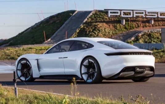 auto Porsche Taycan Mission E elektromobil