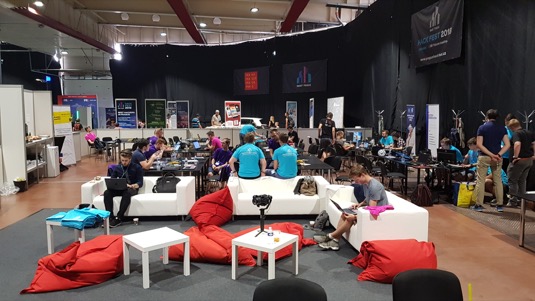 Partnery hackathonu byly společnosti jako O2, Mastercard, Dev:Guerilla, Technologie hlavního města Prahy, ROPID, Dopravní podnik hl. města Prahy, Rekola, Asus a další. Spoluorganizátorem akce byla Smíchovská střední průmyslová škola a Asociace virtuální a rozšířené reality.