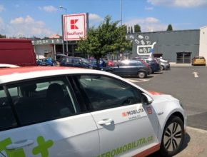 auto rychlonabíjecí stanice Kaufland ČEZ Kolín