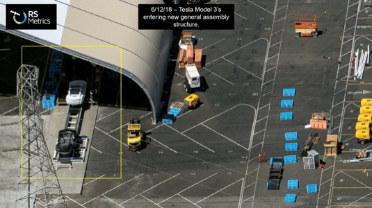 tent továrna tesla model 3 výrobní linka