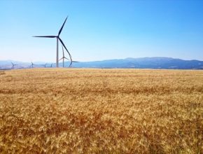 3. místo v energetické náročnosti – Česká republika je průmyslový stát a patří mezi energeticky nejnáročnější země EU. Více energie na jednotku HDP spotřebovává pouze Bulharsko a Estonsko. I přes výrazný pokles v posledních let byla v roce 2015 energetická intenzita ekonomiky ČR o více než polovinu vyšší než evropský průměr.
