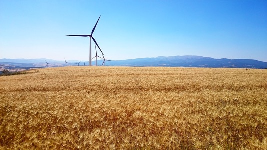 3. místo v energetické náročnosti – Česká republika je průmyslový stát a patří mezi energeticky nejnáročnější země EU. Více energie na jednotku HDP spotřebovává pouze Bulharsko a Estonsko. I přes výrazný pokles v posledních let byla v roce 2015 energetická intenzita ekonomiky ČR o více než polovinu vyšší než evropský průměr.