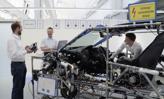 auto výroba elektromobilů Volkswagen trénink expertů