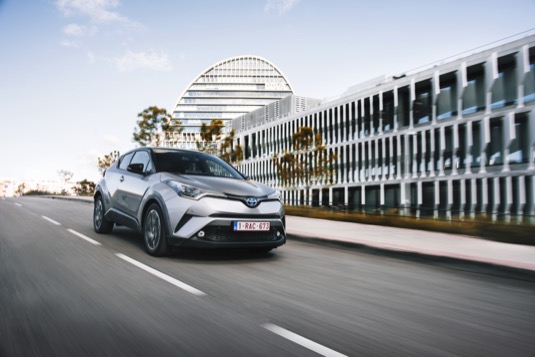 Hybridní auto Toyota C-HR