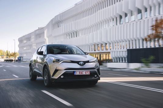 Toyota bude pokračovat ve vývoji technologie pro městské služby a silniční komunikace s využitím propojených vozidel s cílem aktivně podporovat práci místních samospráv.