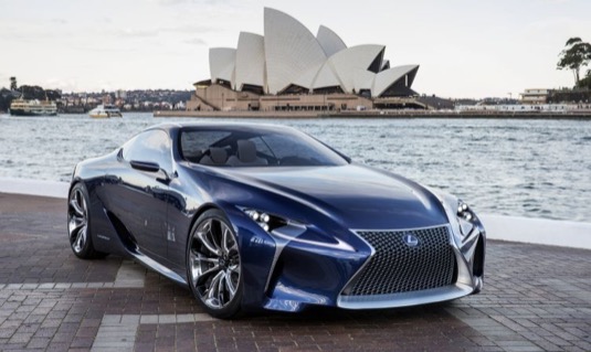 Koncept sportovního kupé Lexus LF-LC s uspořádáním 2+2 a plně hybridní soustavou pohonu.