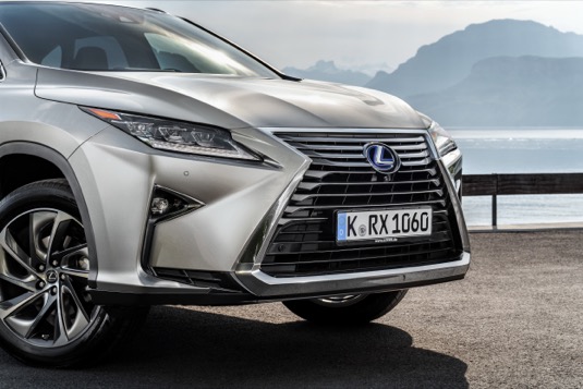 Hybridní vozy Lexus trhají v Česku rekordy, prodeje vzrostly o 36 procent