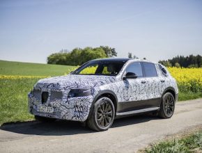 auto elektromobil Mercedes-Benz EQ C