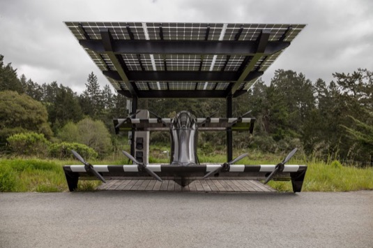Solární nabíjecí stanice pro osobní přepravní dron BlackFly.