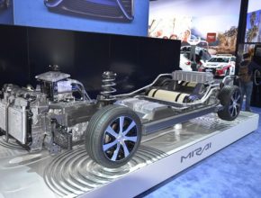 auto vodíkové vodík Toyota Mirai pohled dovnitř řez