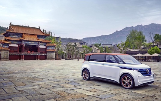 Koncept elektrického mikrobusu VW Budd-e představila automobilka už začátkem roku 2016 - mimo jiné i v Číně.