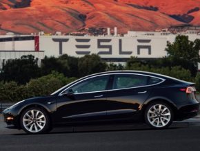 auto elektromobil Tesla Model 3
