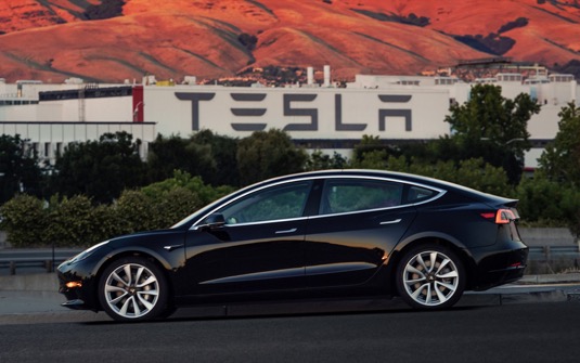 auto elektromobil Tesla Model 3