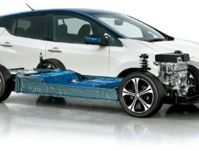 auto elektromobil nový Nissan Leaf 40kWh baterie v podvozku