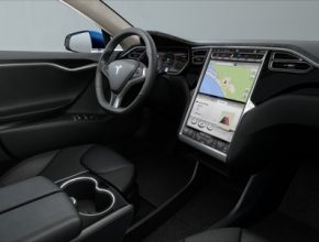 auto elektromobil Tesla Model S interiér