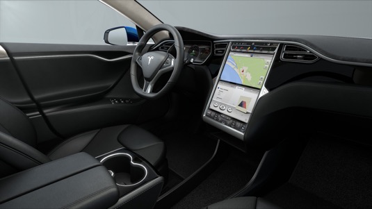 auto elektromobil Tesla Model S interiér