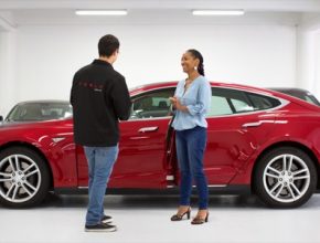 auto elektromobil Tesla Model S zákazníci