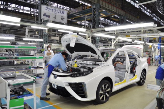 Výroba vodíkového auta Toyota Mirai.